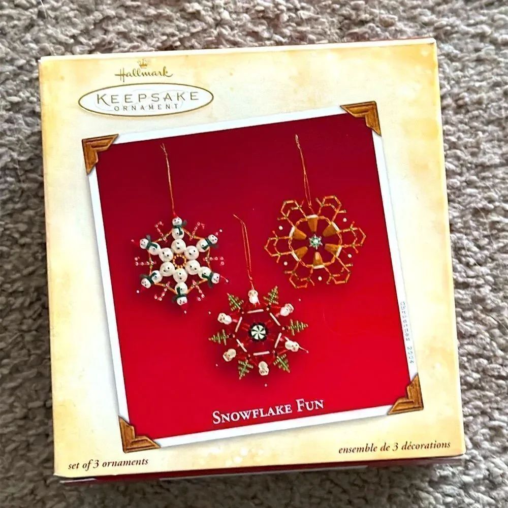 2004 Hallmark Keepsake Ornament “Snowflake Fun”